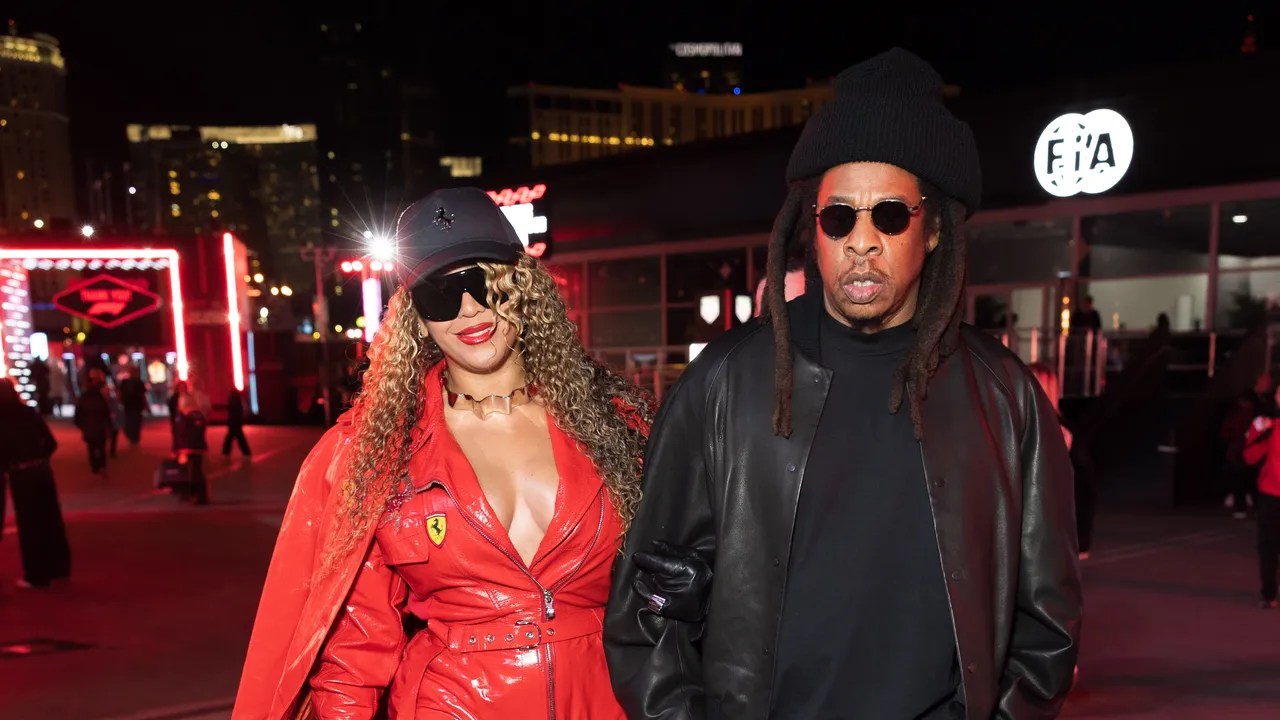 Jay-Z Wore a Supportive Husband Fit…